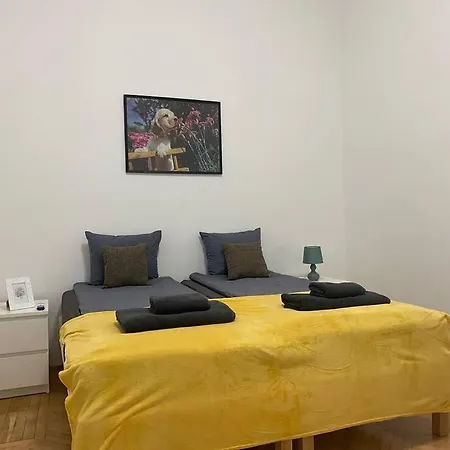 Dob 49 Renovated Apartment *